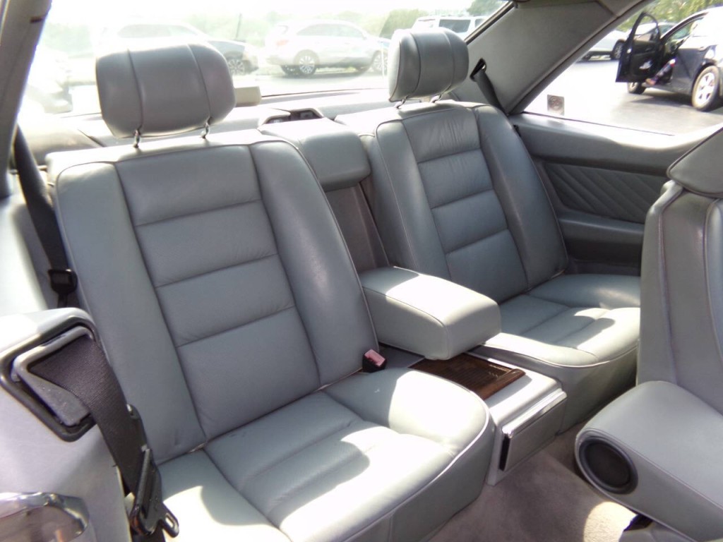 1990 Mercedes-Benz 560-Class Image 25