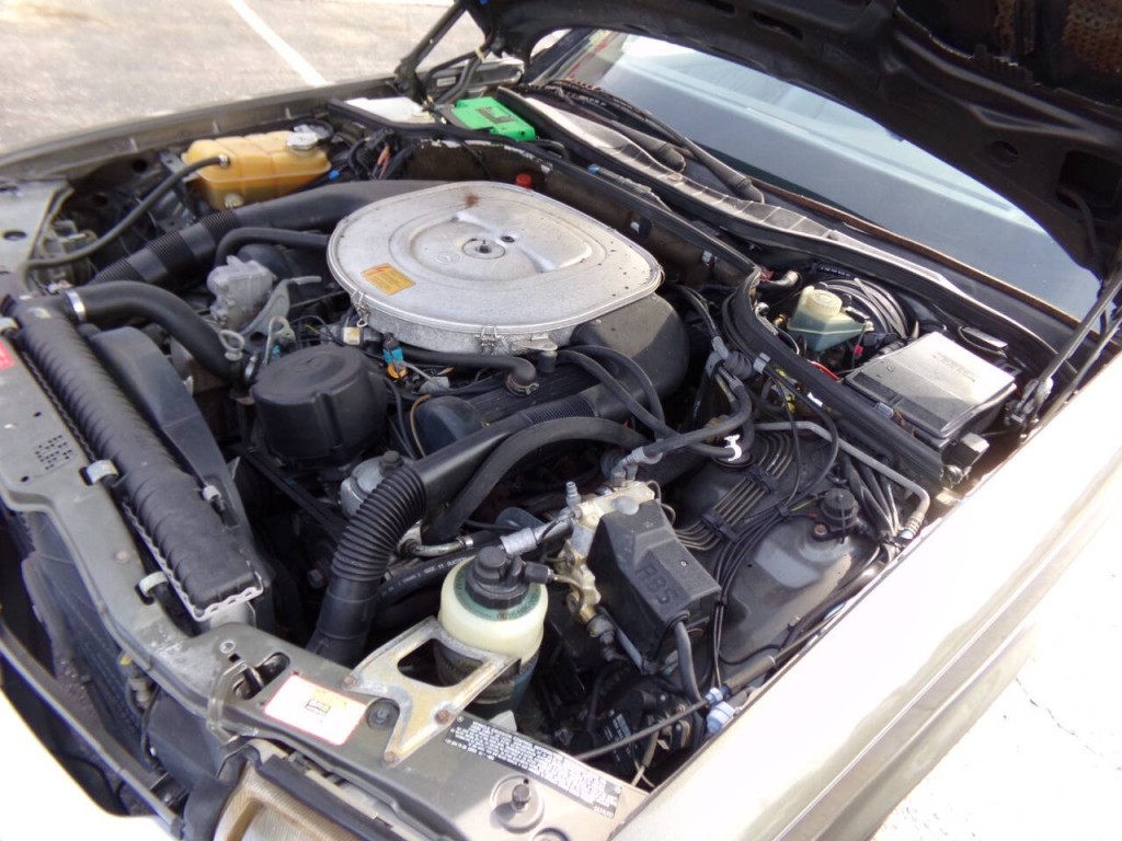 1990 Mercedes-Benz 560-Class Image 32