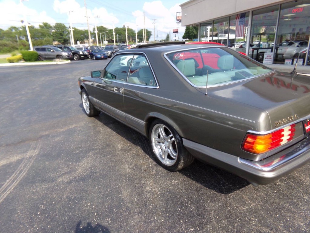 1990 Mercedes-Benz 560-Class Image 39