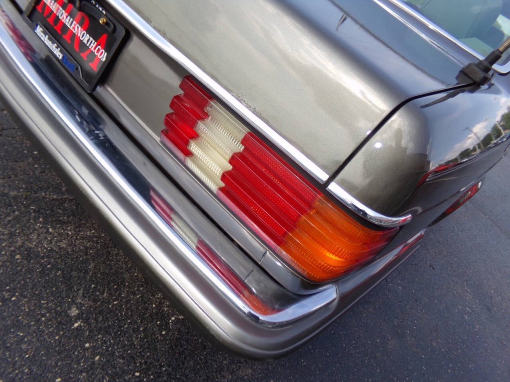 1990 Mercedes-Benz 560-Class Image 42