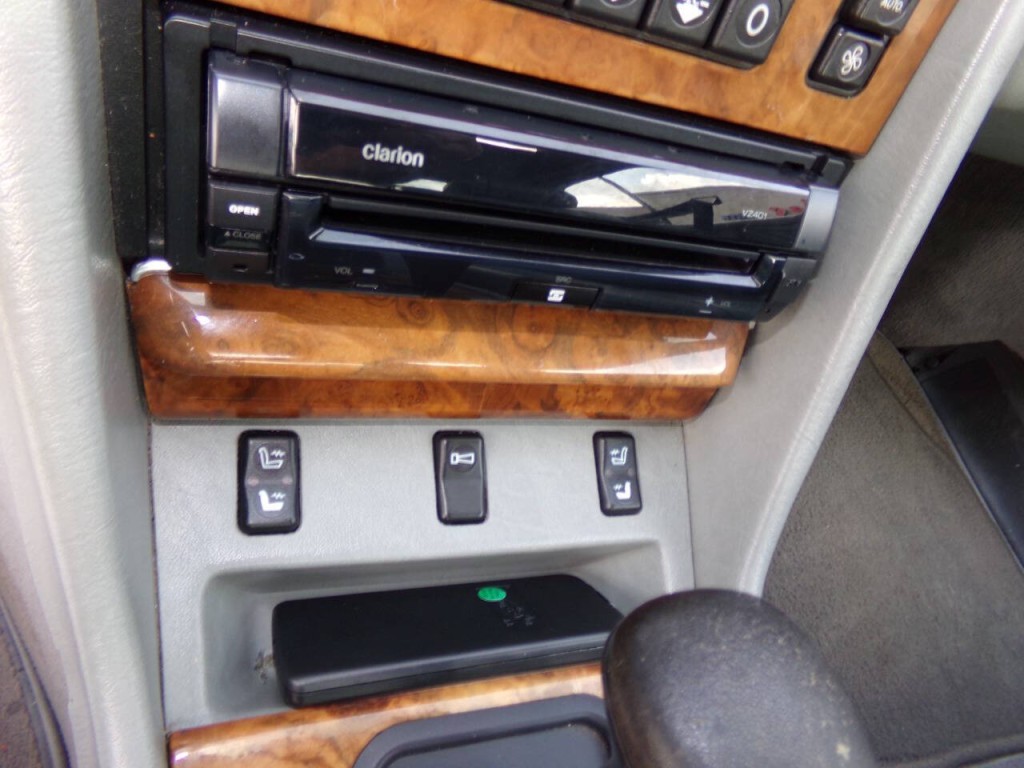 1990 Mercedes-Benz 560-Class Image 54