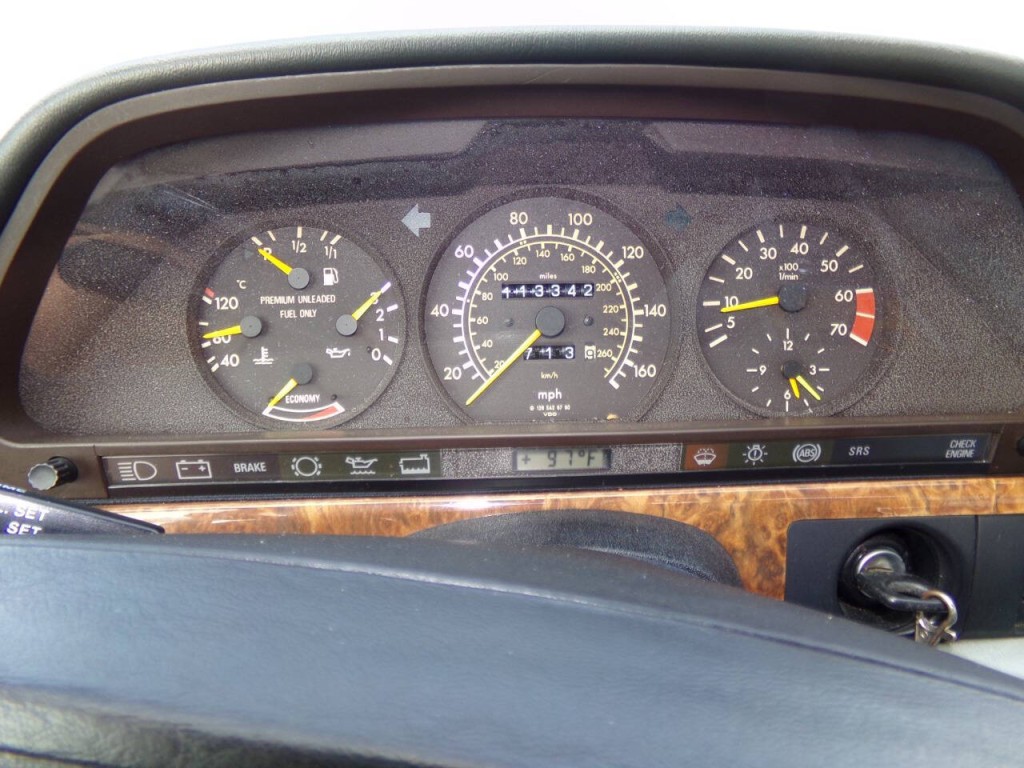 1990 Mercedes-Benz 560-Class Image 60