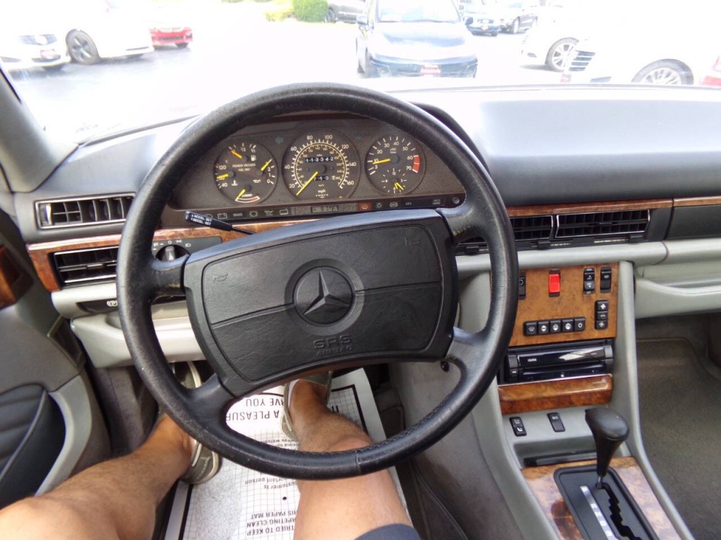 1990 Mercedes-Benz 560-Class Image 61