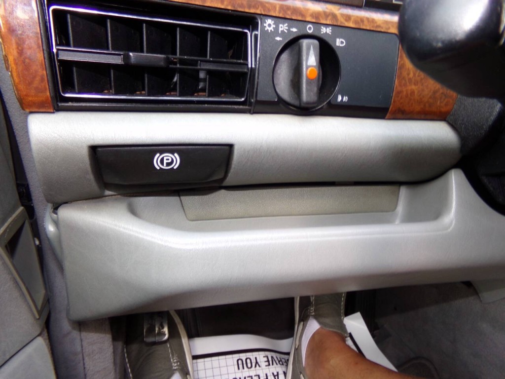 1990 Mercedes-Benz 560-Class Image 64