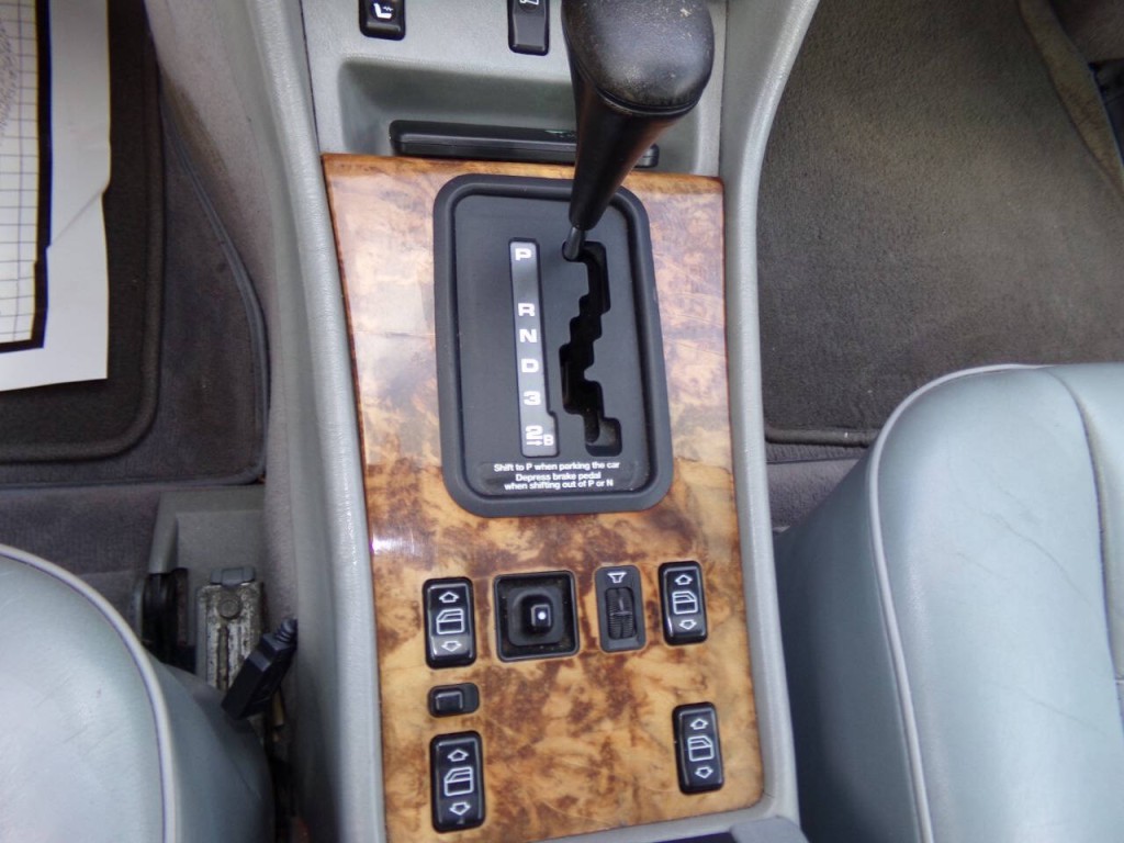 1990 Mercedes-Benz 560-Class Image 65