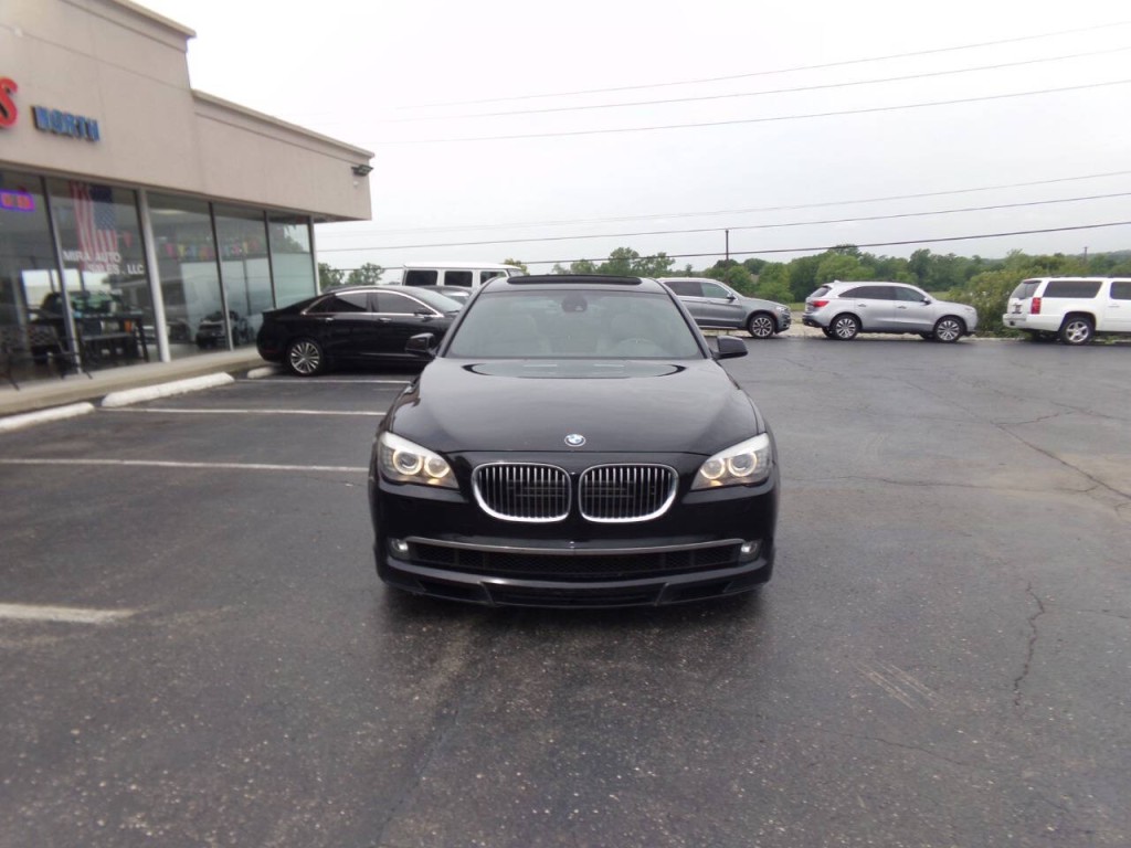 2011 BMW 7 Series Image 4