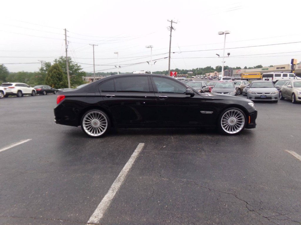 2011 BMW 7 Series Image 8