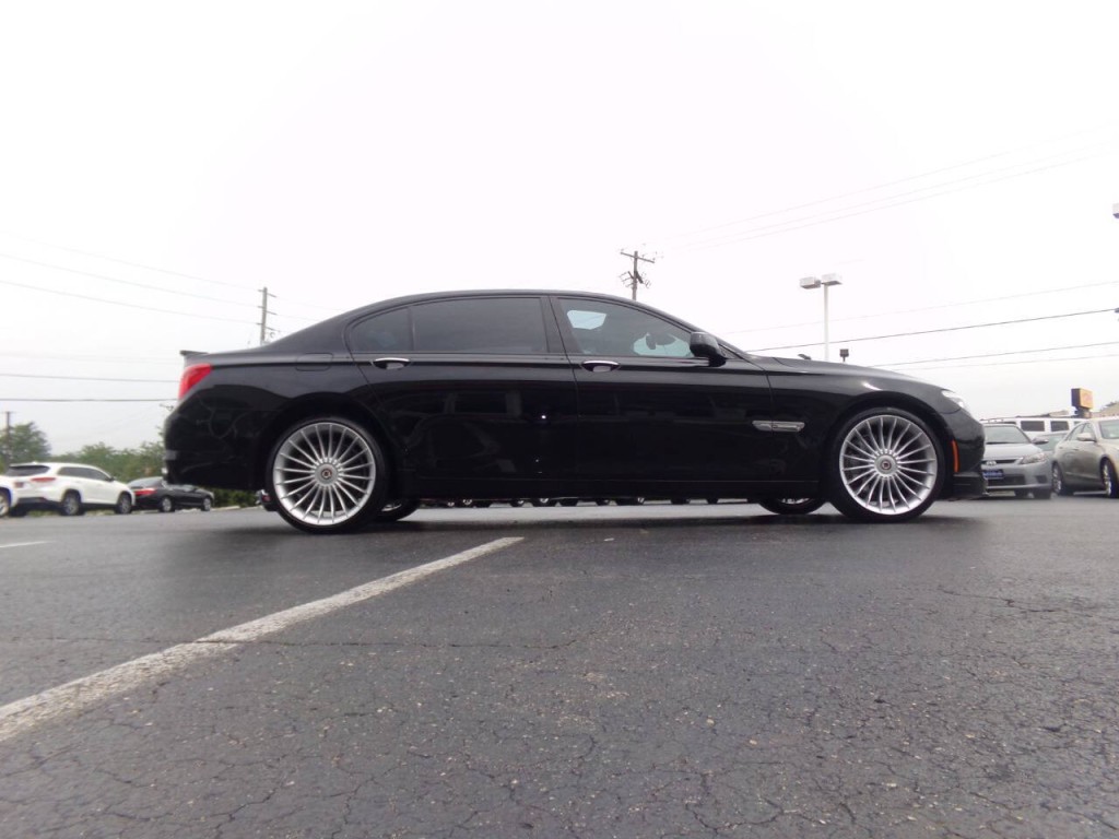 2011 BMW 7 Series Image 9