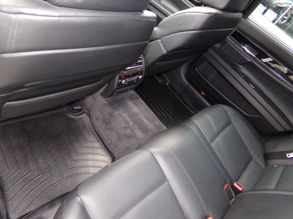 2011 BMW 7 Series Image 19