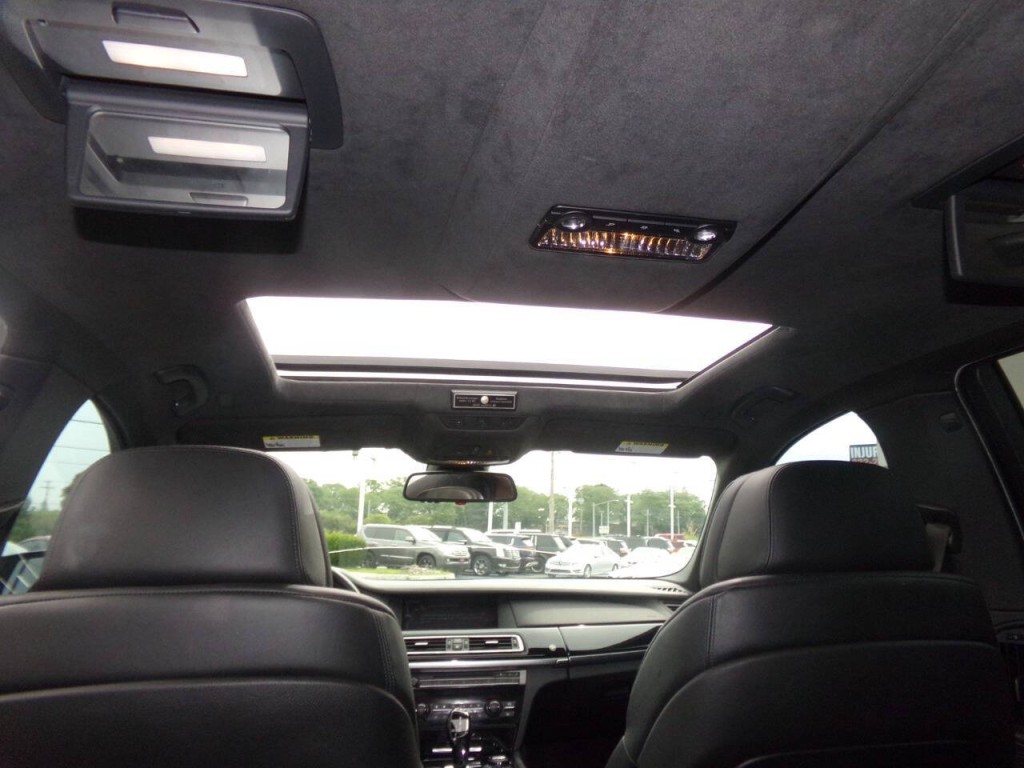 2011 BMW 7 Series Image 22