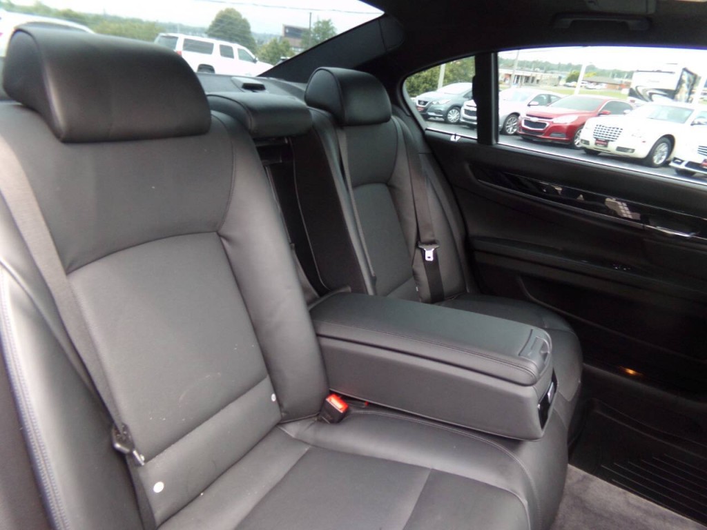 2011 BMW 7 Series Image 27