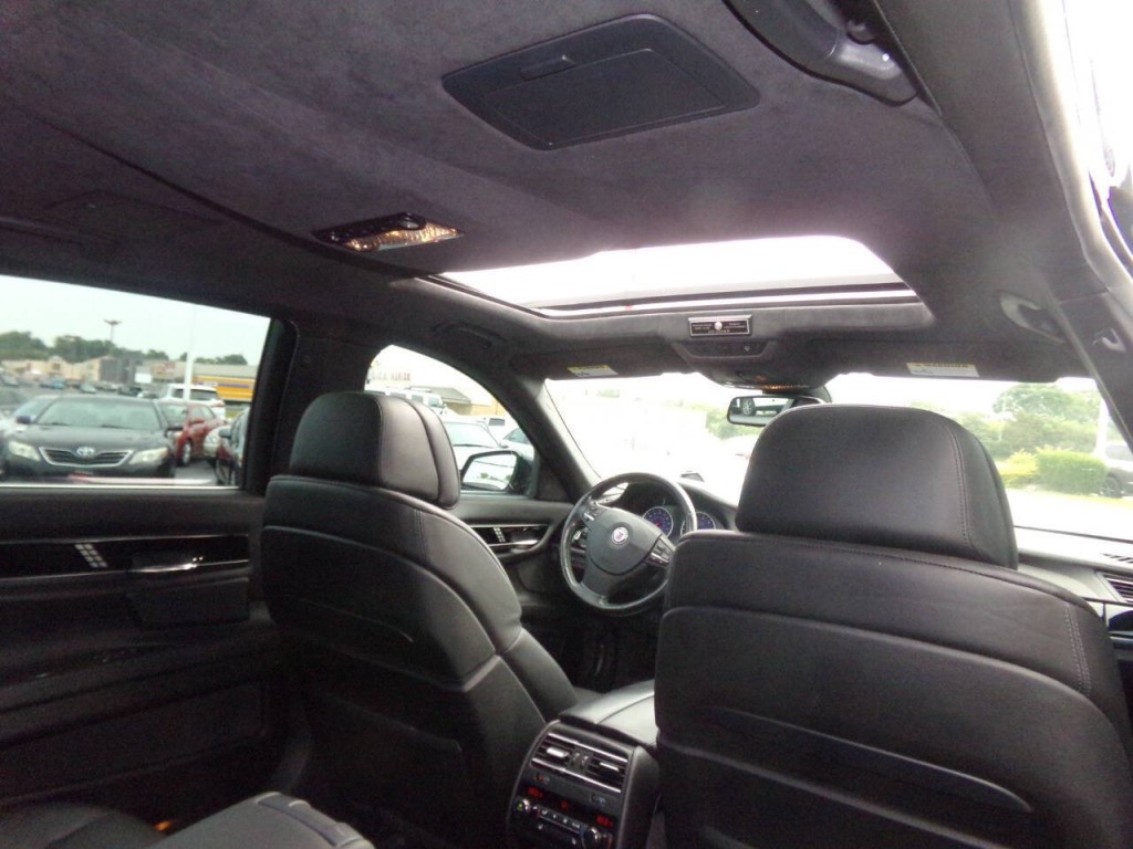 2011 BMW 7 Series Image 28