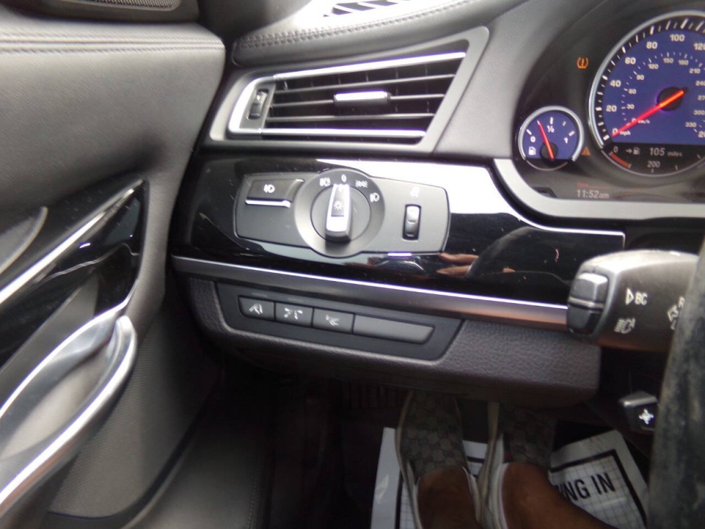 2011 BMW 7 Series Image 65
