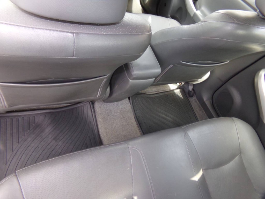 2011 Toyota Prius Image 16