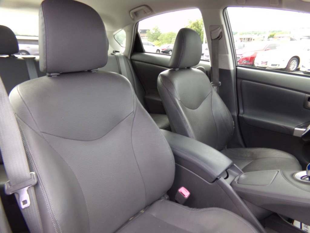 2011 Toyota Prius Image 30