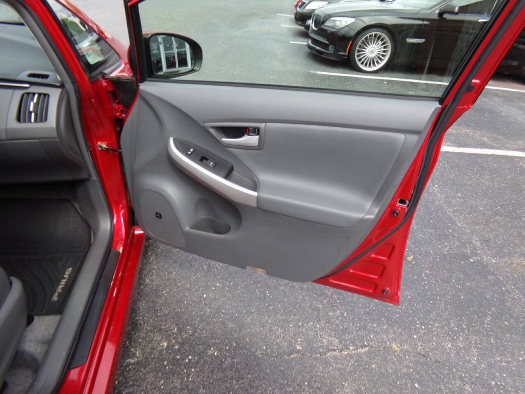 2011 Toyota Prius Image 32