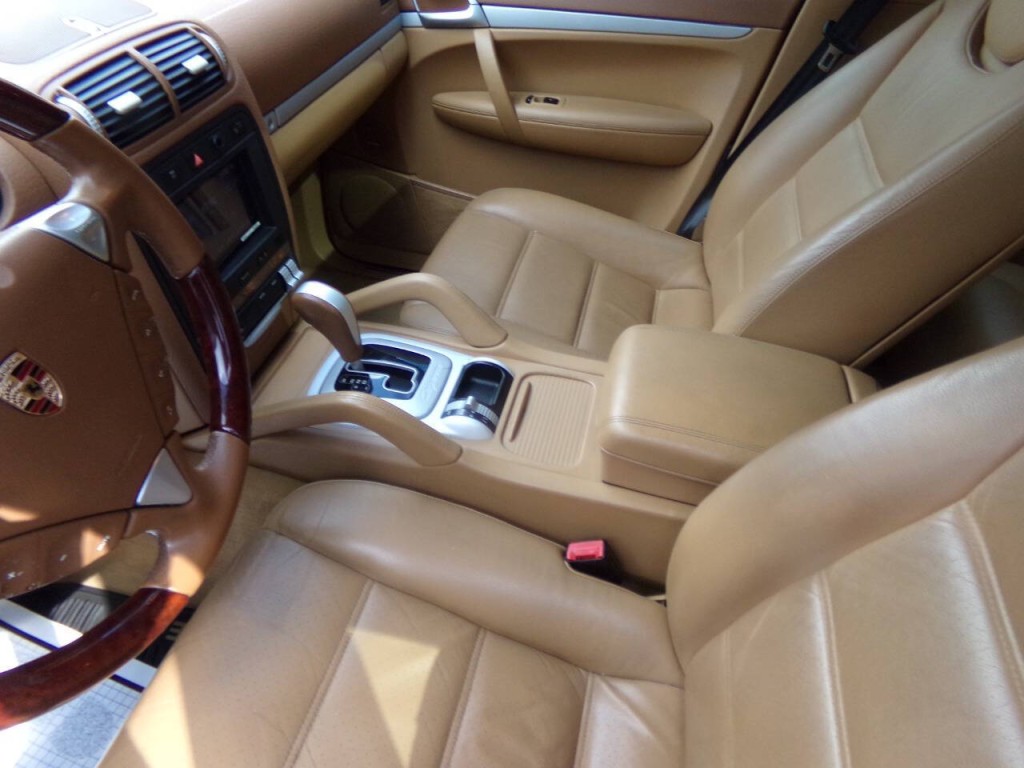 2005 Porsche Cayenne Image 8