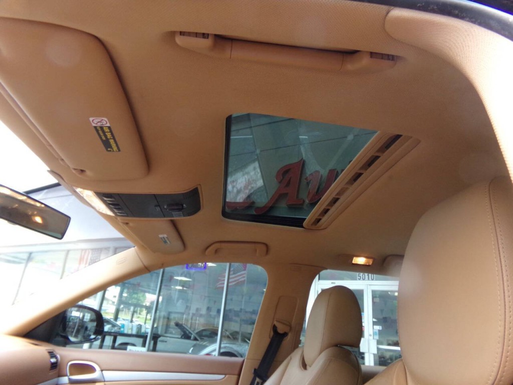 2005 Porsche Cayenne Image 10