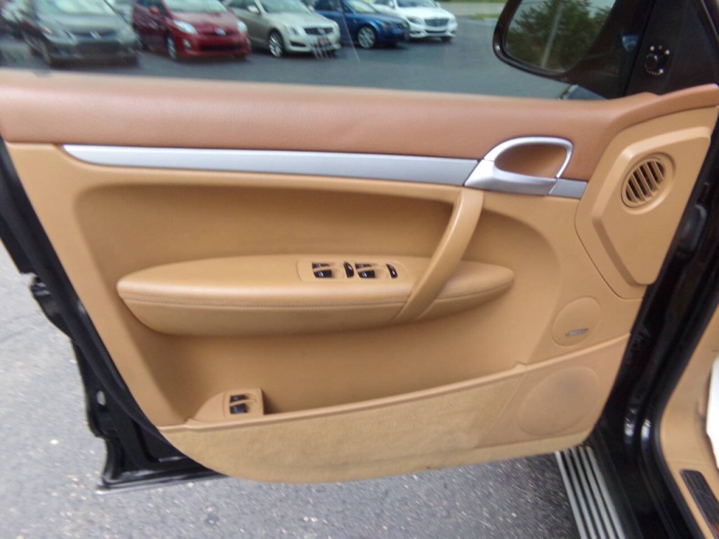 2005 Porsche Cayenne Image 11