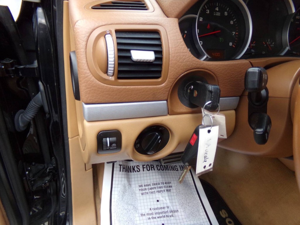 2005 Porsche Cayenne Image 12