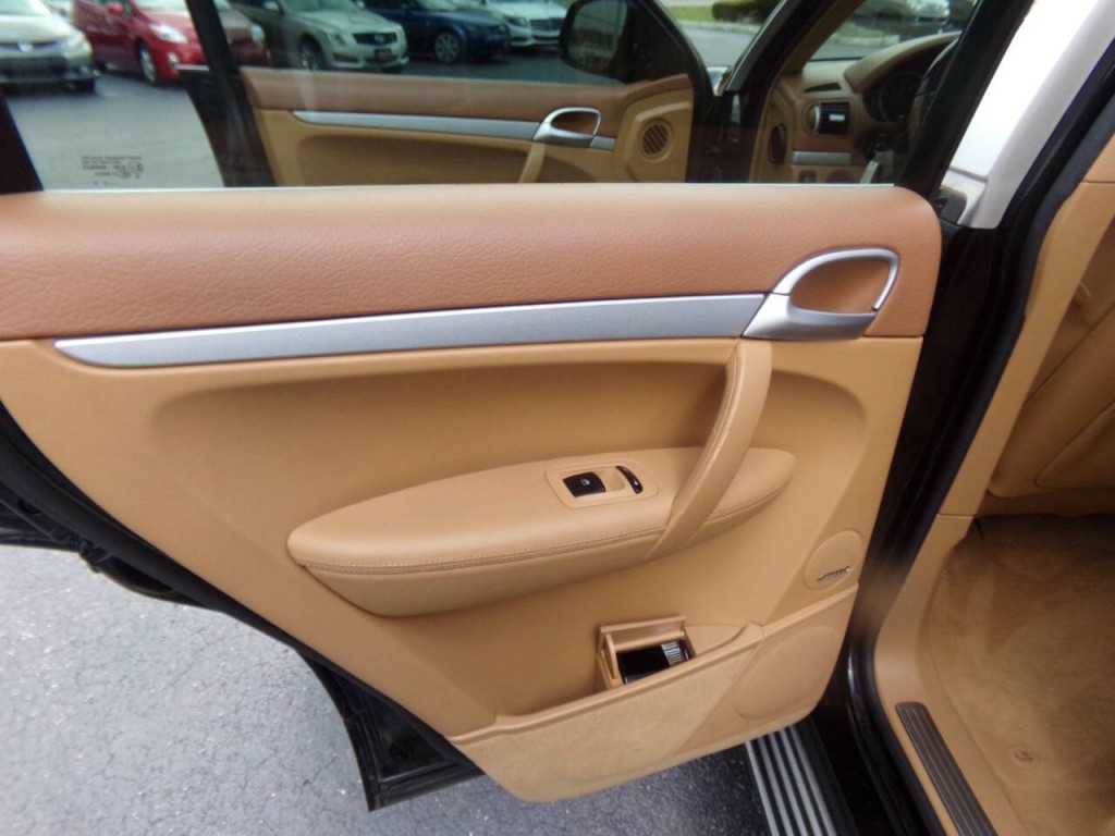 2005 Porsche Cayenne Image 24