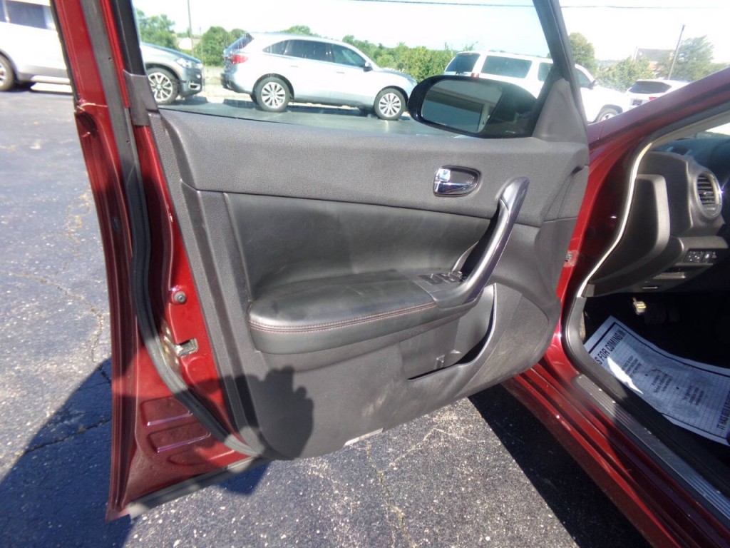 2012 Nissan Maxima Image 10