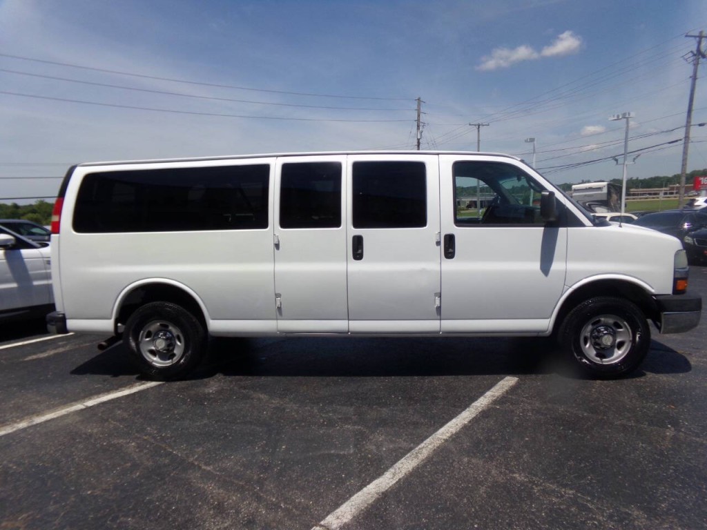 2007 Chevrolet Express Image 4