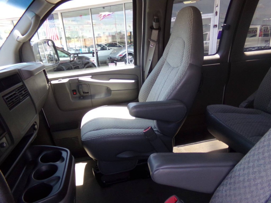2007 Chevrolet Express Image 7