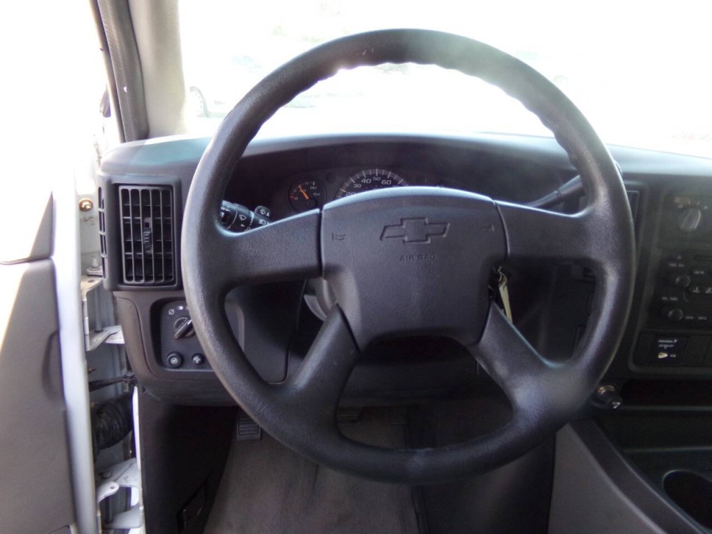 2007 Chevrolet Express Image 9