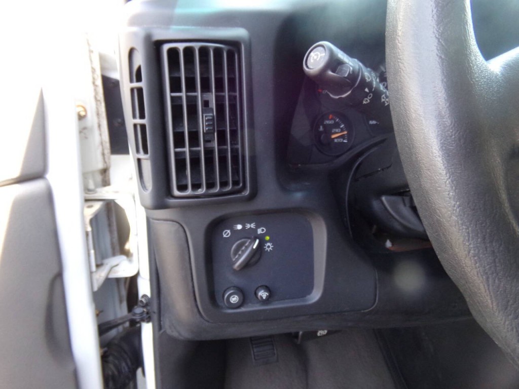 2007 Chevrolet Express Image 14