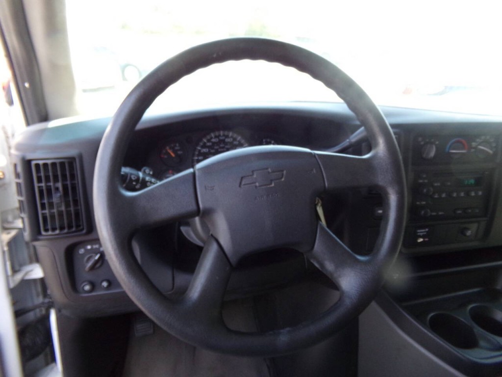 2007 Chevrolet Express Image 15