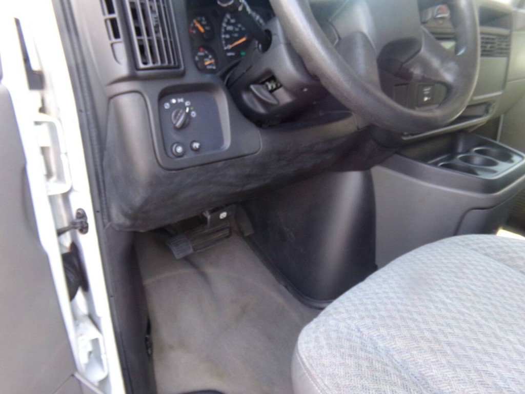 2007 Chevrolet Express Image 18