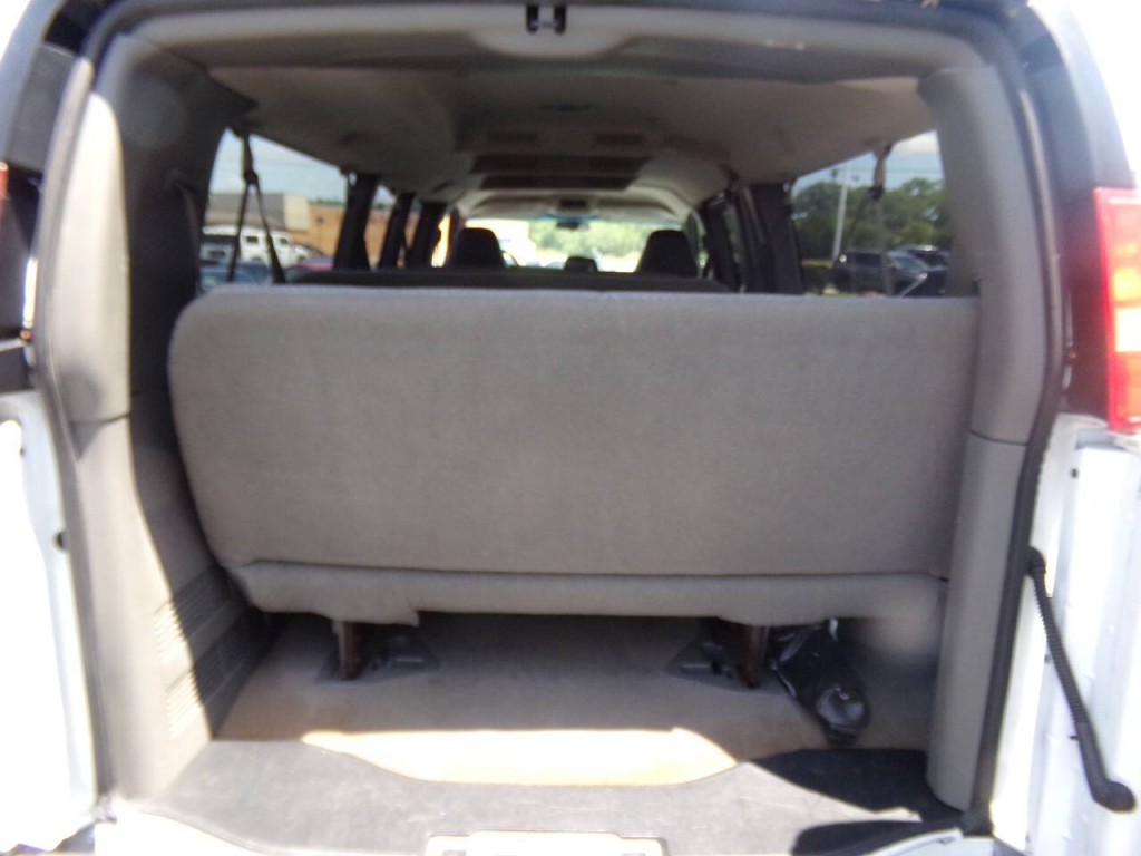 2007 Chevrolet Express Image 26