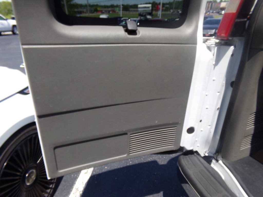2007 Chevrolet Express Image 27