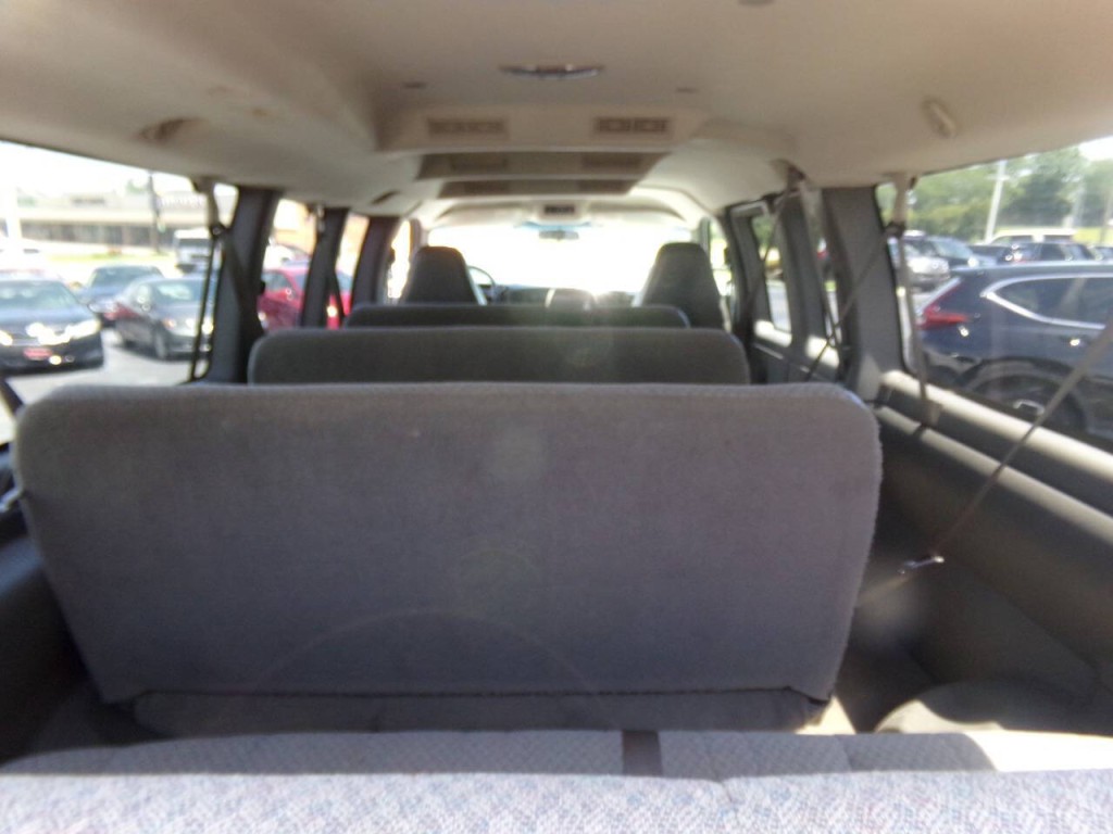 2007 Chevrolet Express Image 28