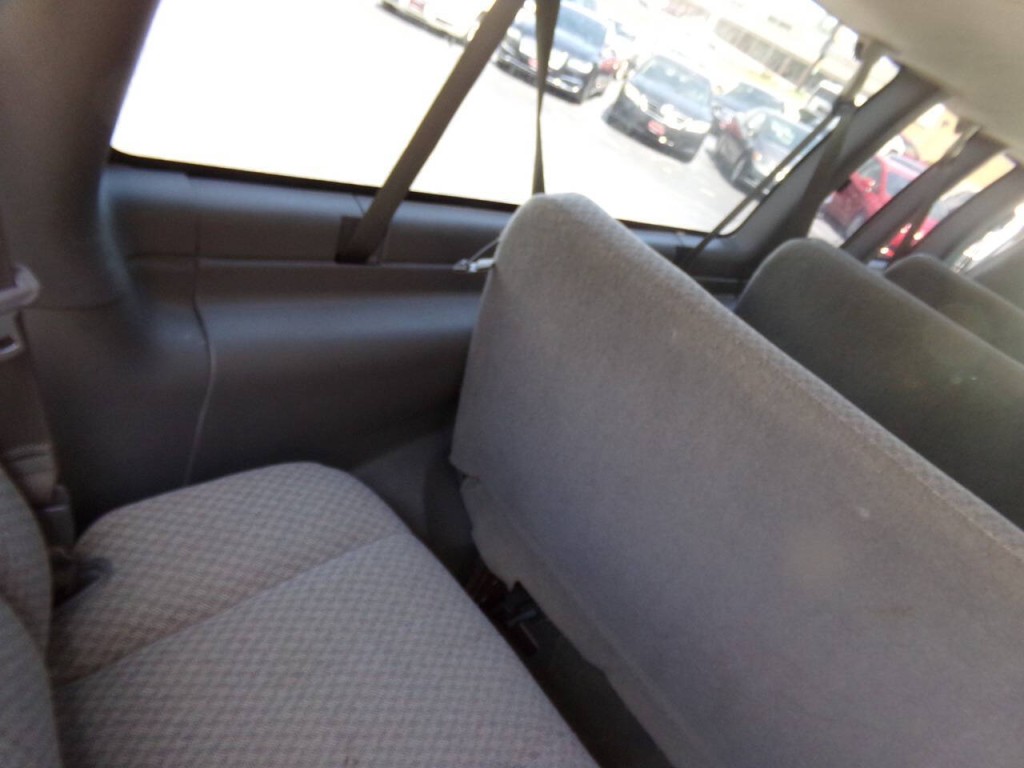 2007 Chevrolet Express Image 30