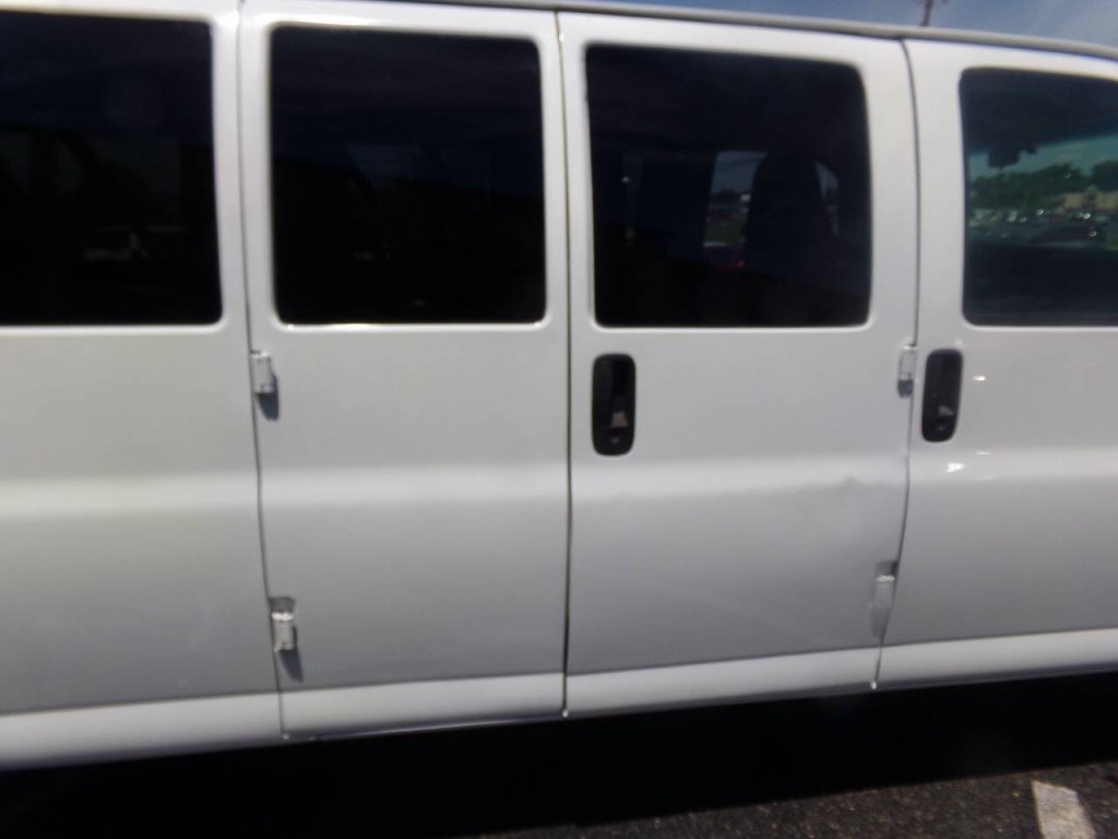 2007 Chevrolet Express Image 32
