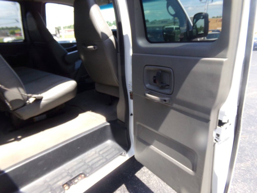 2007 Chevrolet Express Image 33