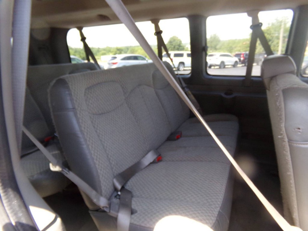 2007 Chevrolet Express Image 35