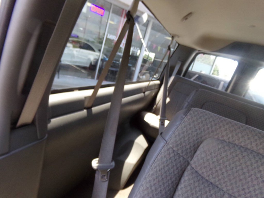 2007 Chevrolet Express Image 38