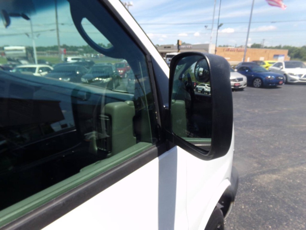 2007 Chevrolet Express Image 40