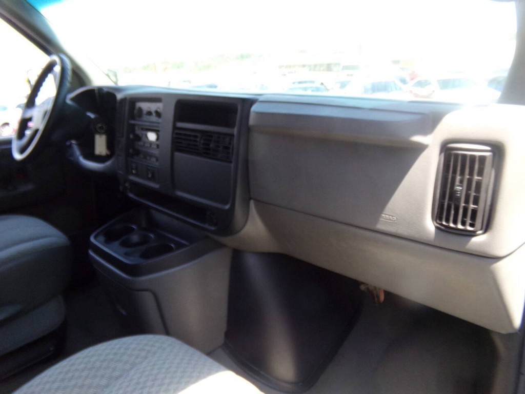 2007 Chevrolet Express Image 42