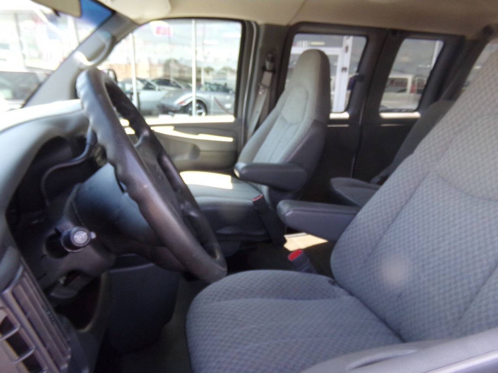 2007 Chevrolet Express Image 62