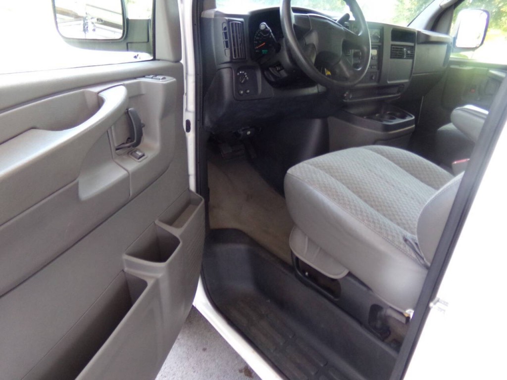 2007 Chevrolet Express Image 64