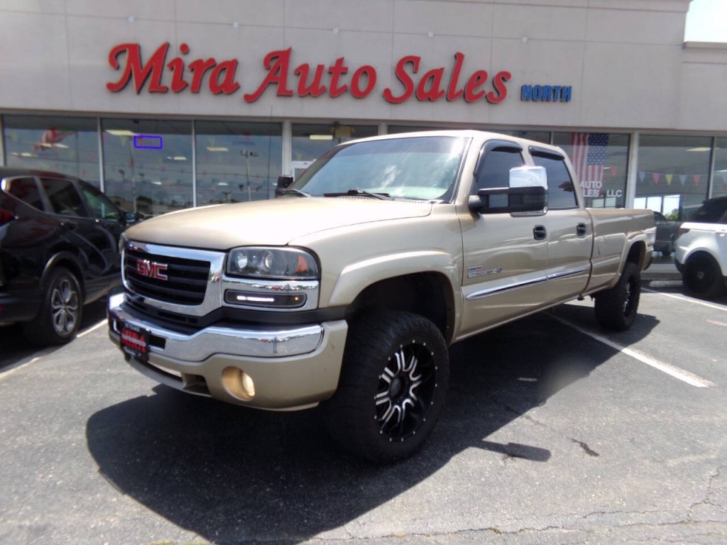 2004 GMC Sierra 2500 Image 1