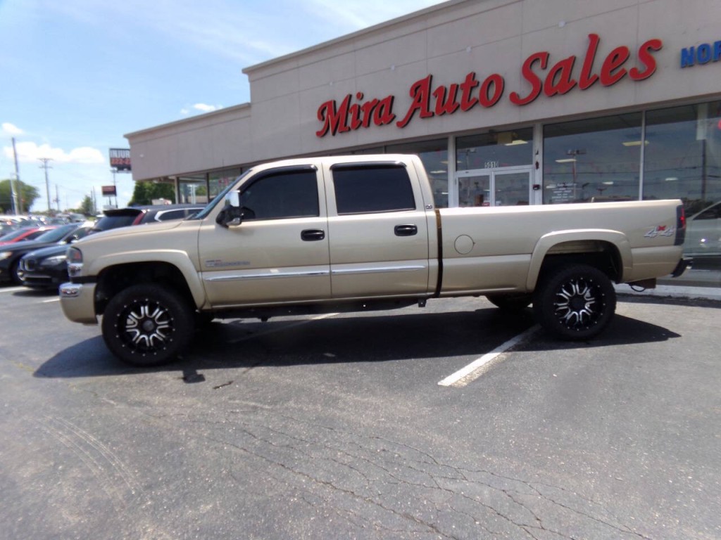 2004 GMC Sierra 2500 Image 2