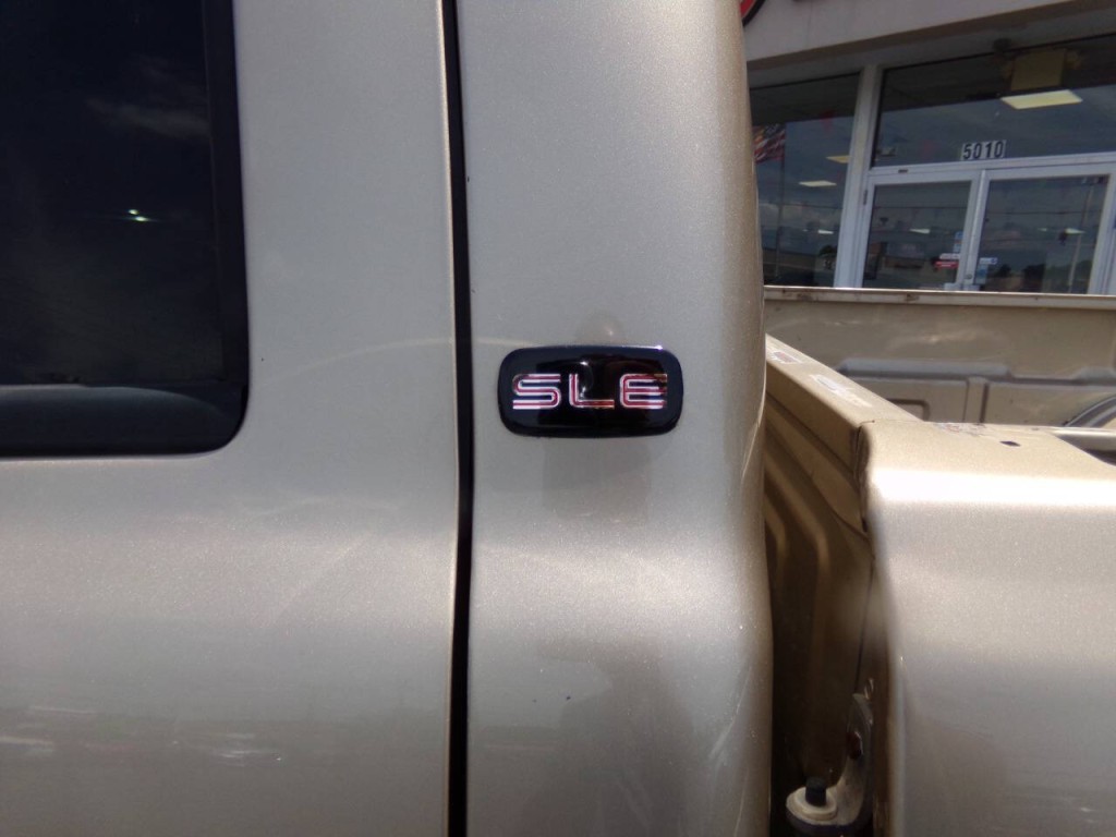 2004 GMC Sierra 2500 Image 4