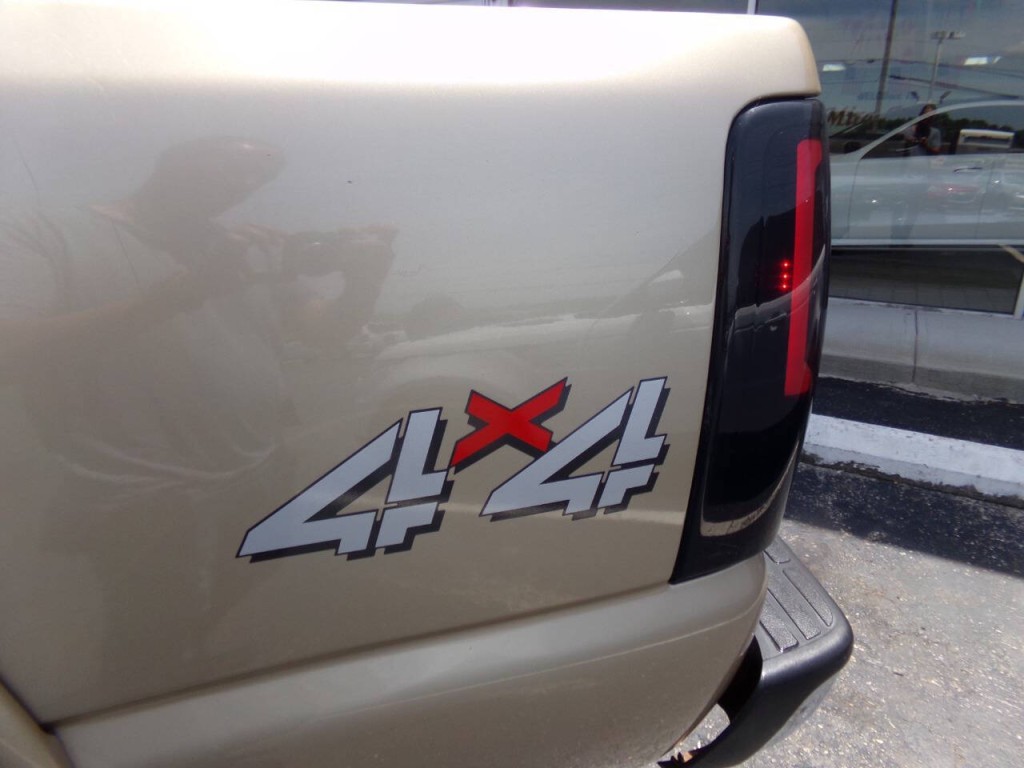 2004 GMC Sierra 2500 Image 5