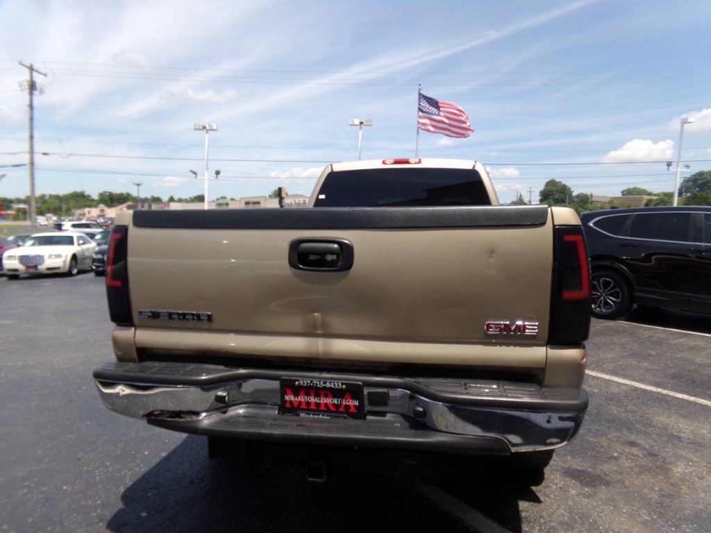 2004 GMC Sierra 2500 Image 6