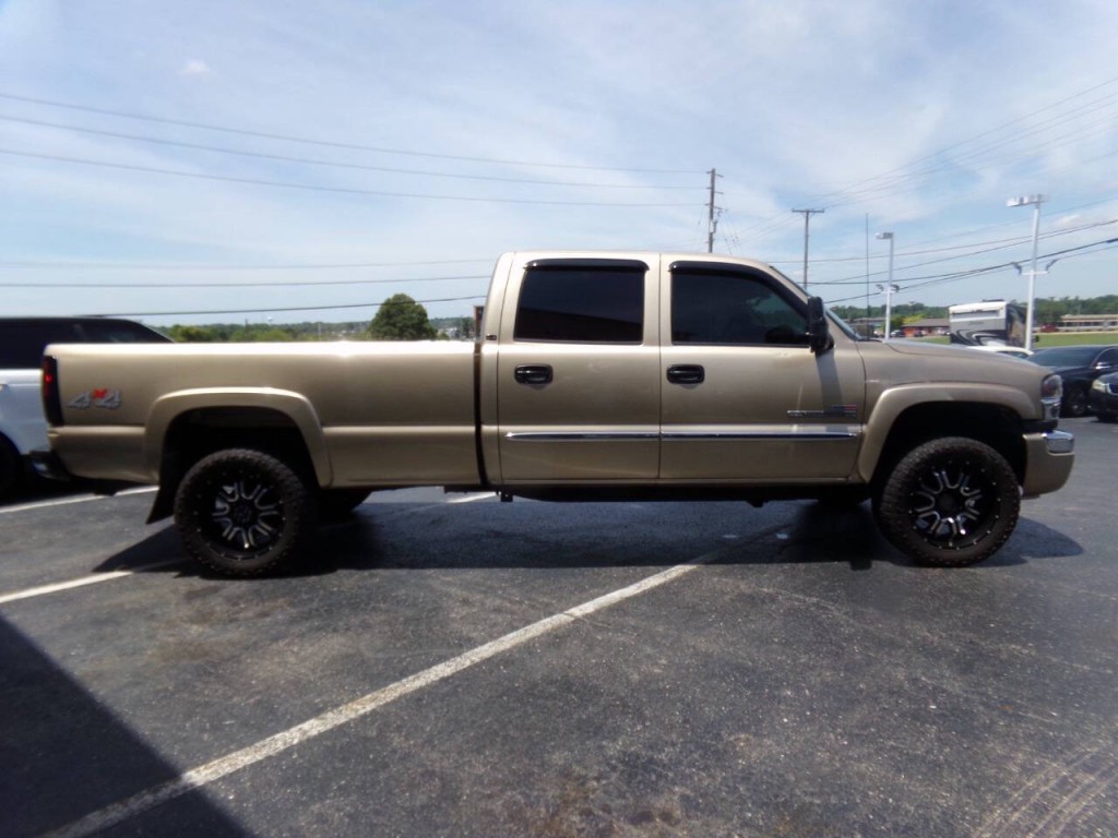2004 GMC Sierra 2500 Image 9